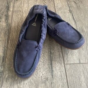 NWT hush puppies size 9.5 Narrow navy blue leather